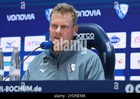 Bochum, Deutschland. Oktober 2024. Fußball 1. Bundesliga 8. Spieltag VfL Bochum - FC Bayern München am 27.10.2024 im Vonovia Ruhrstadion Bochum Markus Feldhoff ( Co-Trainer Bochum ) DFL-Vorschriften verbieten jede Verwendung von Fotografien als Bildsequenzen und/oder Quasi-Video. Foto: Revierfoto Credit: ddp Media GmbH/Alamy Live News Stockfoto