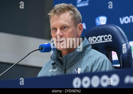 Bochum, Deutschland. Oktober 2024. Fußball 1. Bundesliga 8. Spieltag VfL Bochum - FC Bayern München am 27.10.2024 im Vonovia Ruhrstadion Bochum Markus Feldhoff ( Co-Trainer Bochum ) DFL-Vorschriften verbieten jede Verwendung von Fotografien als Bildsequenzen und/oder Quasi-Video. Foto: Revierfoto Credit: ddp Media GmbH/Alamy Live News Stockfoto