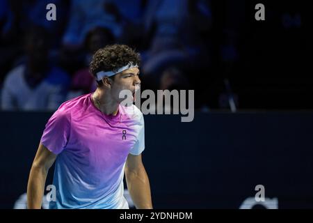 St. Jakobshalle, Basel, Schweiz. Oktober 2024. ATP 500 Swiss Indoors Basel Tennis, Tag 7; Ben Shelton (USA) reagiert während des Spiels gegen Giovanni Mpetshi Perricard (FRA) im Finale der Singles Credit: Action Plus Sports/Alamy Live News Stockfoto