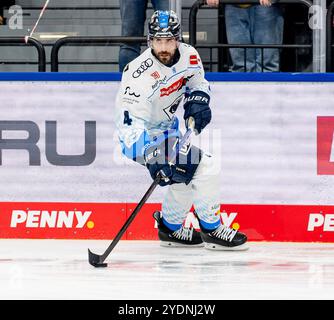 München, Deutschland. Oktober 2024. Morgan Ellis (ERC Ingolstadt Panther, Nr. 4). GER, EHC Red Bull München vs. ERC Ingolstadt Panther, Eishockey, DEL, 13. Spieltag, Saison 2024/2025, 27.10.2024. Foto: Eibner-Pressefoto/Franz feiner Credit: dpa/Alamy Live News Stockfoto