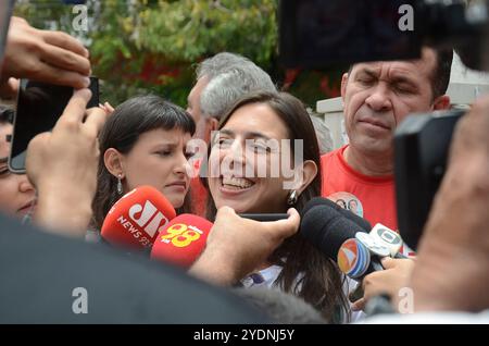 27. Oktober 2024, Natal, Rio Grande do Norte, Brasilien: Natal (rn), 10/27/2024 Ã¢â‚¬' Wahl/natal/rn Ã¢â‚¬' Ankunft der Kandidatin natalia bonavides (pt), Stimmen an der staatlichen Schule winston Churchil, am 27. oktober 2024. (Foto: JosÃƒ © Aldenir/Thenews2/Zumapress) (Foto: © Jose Aldenir/TheNEWS2 via ZUMA Press Wire) NUR REDAKTIONELLE VERWENDUNG! Nicht für kommerzielle ZWECKE! Stockfoto