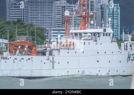 Navegantes-sc, brasilien-oktober 25,2024 dieses Bild zeigt ein brasilianisches Marineschiff, das in der Hafenstadt Itajaí, Santa Catarina, stationiert ist. Mit seinem Strahl Stockfoto