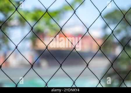 Navegantes-sc, brasilien-oktober 25,2024 dieses Bild zeigt ein Containerfrachtschiff, das im Hafen von Itajaí in Santa Catarina, Brasilien angedockt ist und mit Co beladen ist Stockfoto