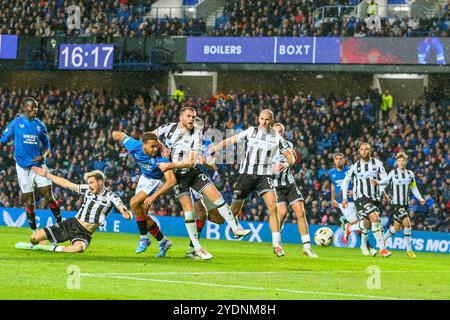 Glasgow, Großbritannien. Oktober 2024. Die Rangers spielten St Mirren im Ibrox-Stadion im William Hill Scottish Premiership-Spiel. Das Ergebnis war Rangers 2 - 0 St Mirren. Die Tore wurden für die Rangers von M Diomande 13 Minuten, V Cerny ^9 Minuten und für St Mirren, A Gogic 26 Minuten erzielt. Quelle: Findlay/Alamy Live News Stockfoto