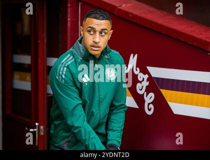 Motherwell, Schottland. 27. Oktober 2024. Adam Idah (9 – Celtic) macht sich auf den Weg, um sich vor dem Spiel mit Motherwell vs Celtic (Scottish Premiership Credit: Raymond Davies / Alamy Live News) aufzuwärmen Stockfoto