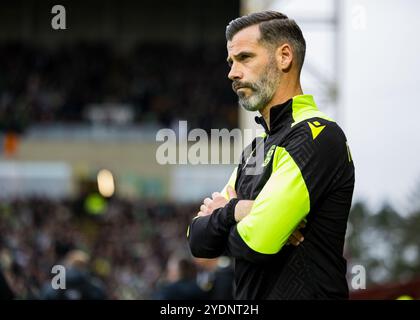 Motherwell, Schottland. 27. Oktober 2024. Stuart Kettlewell (Motherwell Manager) sieht sich bei Kick off Motherwell vs Celtic – Scottish Premiership Credit: Raymond Davies / Alamy Live News an Stockfoto