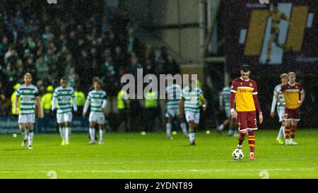 Motherwell, Schottland. 27. Oktober 2024. Motherwells Lennon Miller (38 – Motherwell) sieht enttäuscht aus, als Celtic erneut Motherwell vs Celtic - Scottish Premiership Credit: Raymond Davies / Alamy Live News Stockfoto