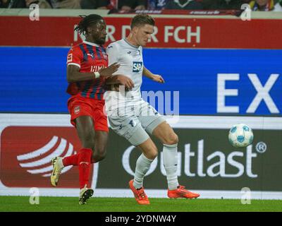 Omar Haktab Traore (FC Heidenheim, #23), Marius Büelter (TSG 1899 Hoffenheim, #21), GER, FC Heidenheim vs. TSG 1899 Hoffenheim, Fussball, Bundesliga, 8. Spieltag, Spielzeit 2024/2025, 27.10.2024, Eibner-Pressefoto/Sascha Walther Stockfoto