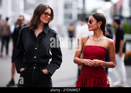 Rebecca Donaldson und Alexandra Saint Mleux Porträt während der Formel 1 Gran Premio de la Ciudad de, Mexiko. , . Formel-1-Weltmeisterschaft vom 25. Bis 27. Oktober 2024 auf dem Autodromo Hermanos Rodriguez in Mexiko-Stadt, Mexiko - Foto Eric Alonso/DPPI Credit: DPPI Media/Alamy Live News Stockfoto