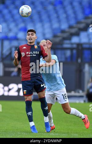 Rom, Latium. Oktober 2024. Johan Ibarra Vasquez von Genua, Gustav Isaksen von der SS Latium während des Spiels Der Serie A zwischen Lazio und Genua im Olympiastadion, Italien, 27. Oktober 2024. Gutschrift: massimo insabato/Alamy Live News Stockfoto