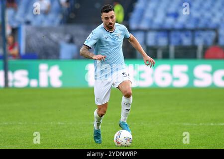 Rom, Latium. Oktober 2024. Mario Gila von der SS Lazio während des Spiels der Serie A zwischen Lazio und Genua im Olympiastadion, Italien, 27. Oktober 2024. Gutschrift: massimo insabato/Alamy Live News Stockfoto