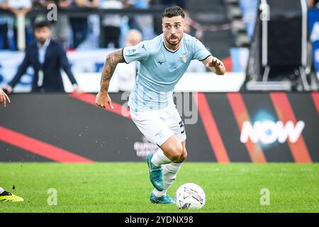 Rom, Frankreich, Italien. Oktober 2024. Mario GILA von Latium Rom während des Spiels der Serie A zwischen SS Lazio und Genua CFC im Stadio Olimpico am 27. Oktober 2024 in Rom. (Kreditbild: © Matthieu Mirville/ZUMA Press Wire) NUR REDAKTIONELLE VERWENDUNG! Nicht für kommerzielle ZWECKE! Stockfoto