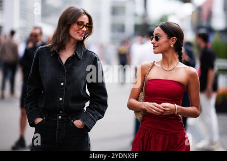 Rebecca Donaldson und Alexandra Saint Mleux Porträt während der Formel 1 Gran Premio de la Ciudad de Mexico 2024, 20. Runde der Formel-1-Weltmeisterschaft 2024 vom 25. Bis 27. Oktober 2024 auf dem Autodromo Hermanos Rodriguez in Mexiko-Stadt Stockfoto