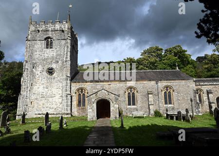Die Pfarrkirche St. Oswalds im Dorf Arncliffe in Littondale, Yorkshire Dales. Stockfoto