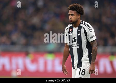 Mailand, Italien. Oktober 2024. Weston McKennie von Juventus während des Spiels der Serie A in Giuseppe Meazza, Mailand. Der Bildnachweis sollte lauten: Jonathan Moscrop/Sportimage Credit: Sportimage Ltd/Alamy Live News Stockfoto