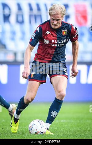 Rom, Frankreich, Italien. Oktober 2024. Morten THORSBY von Genua während des Spiels der Serie A zwischen SS Lazio und Genua CFC im Stadio Olimpico am 27. Oktober 2024 in Rom. (Kreditbild: © Matthieu Mirville/ZUMA Press Wire) NUR REDAKTIONELLE VERWENDUNG! Nicht für kommerzielle ZWECKE! Stockfoto