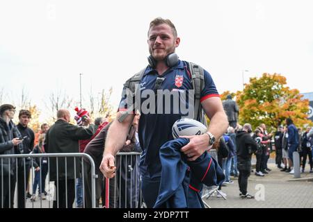 Tom Burgess aus England kommt am 27. Oktober 2024 im Brick Community Stadium, Wigan, Großbritannien, vor dem ABK Beer Internationals Series Match England gegen Samoa (Foto: Craig Thomas/News Images) in, am 27. Oktober 2024. (Foto: Craig Thomas/News Images/SIPA USA) Credit: SIPA USA/Alamy Live News Stockfoto