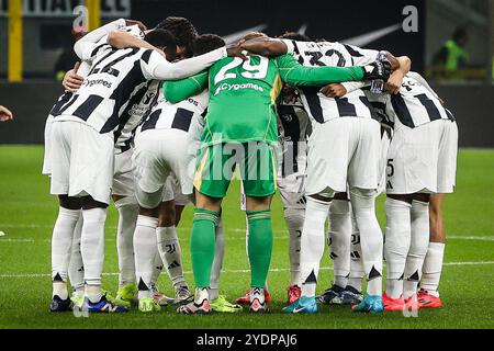 Mailand, Italie. Oktober 2024. Team von Juventus während des italienischen Meisterschaftsspiels Serie A zwischen FC Internazionale und Juventus FC am 27. Oktober 2024 im Giuseppe-Meazza-Stadion (San Siro Stadion) in Mailand, Italien - Foto Matthieu Mirville (F Bertani)/DPPI Credit: DPPI Media/Alamy Live News Stockfoto