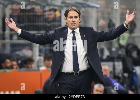 Mailand, Italien, Italien. Oktober 2024. Simone INZAGHI von Inter Mailand während des Spiels der Serie A zwischen dem FC Internazionale und Juventus FC im San Siro Stadion am 27. Oktober 2024 in Mailand. (Kreditbild: © Matthieu Mirville/ZUMA Press Wire) NUR REDAKTIONELLE VERWENDUNG! Nicht für kommerzielle ZWECKE! Stockfoto