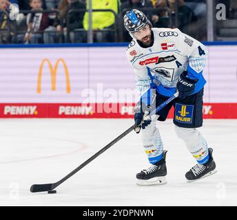 München, Deutschland. Oktober 2024. Morgan Ellis (ERC Ingolstadt Panther, Nr. 4). GER, EHC Red Bull München vs. ERC Ingolstadt Panther, Eishockey, DEL, 13. Spieltag, Saison 2024/2025, 27.10.2024. Foto: Eibner-Pressefoto/Franz feiner Credit: dpa/Alamy Live News Stockfoto