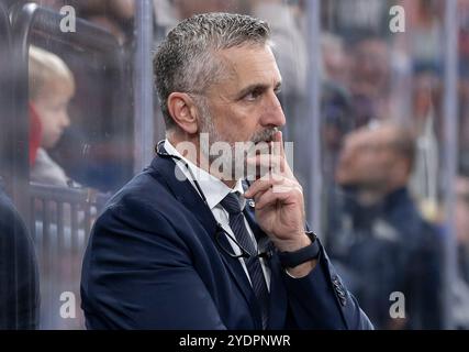 München, Deutschland. Oktober 2024. Mark French (Chef-Trainer, ERC Ingolstadt Panther) nachdenklich. GER, EHC Red Bull München vs. ERC Ingolstadt Panther, Eishockey, DEL, 13. Spieltag, Saison 2024/2025, 27.10.2024. Foto: Eibner-Pressefoto/Franz feiner Credit: dpa/Alamy Live News Stockfoto