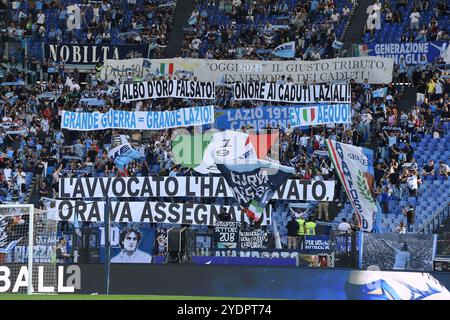 Rom, Latium. Oktober 2024. Lazio-Fans beim Spiel der Serie A zwischen Lazio und Genua im Olympiastadion, Italien, 27. Oktober 2024. AllShotLive Credit: SIPA USA/Alamy Live News Stockfoto