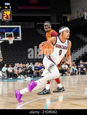 Menifee, Kalifornien, USA. Oktober 2024. Gonzaga-Wachmann Ryan Nembhard (0) fährt während des Spiels zum Korb. (Kreditbild: © Ardie Crenshaw/ZUMA Press Wire) NUR REDAKTIONELLE VERWENDUNG! Nicht für kommerzielle ZWECKE! Stockfoto