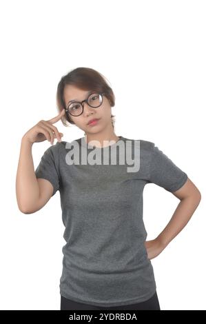 Portrait von asiatischen Teenager mit Brille und in einem grauen Hemd Stockfoto