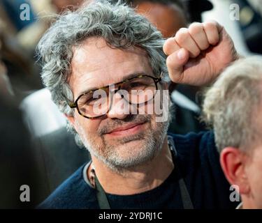 Philadelphia, Pennsylvania, USA. Oktober 2024. MARK RUFFALO bei einer KAMALA HARRIS-Wahlkampfveranstaltung im Alan Horwitz „Sixth man“ Center in Philadelphia, Pennsylvania. (Kreditbild: © Michael Brochstein/ZUMA Press Wire) NUR REDAKTIONELLE VERWENDUNG! Nicht für kommerzielle ZWECKE! Stockfoto