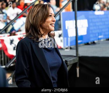 Philadelphia, Pennsylvania, USA. Oktober 2024. Vizepräsidentin KAMALA HARRIS bei einer Wahlkampfveranstaltung im Alan Horwitz „Sixth man“ Center in Philadelphia, Pennsylvania. (Kreditbild: © Michael Brochstein/ZUMA Press Wire) NUR REDAKTIONELLE VERWENDUNG! Nicht für kommerzielle ZWECKE! Stockfoto