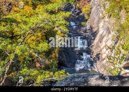 Der Tallulah Gorge State Park bietet einen malerischen Blick auf die L'eau d'Or Falls in Tallulah Falls, Georgia. (USA) Stockfoto