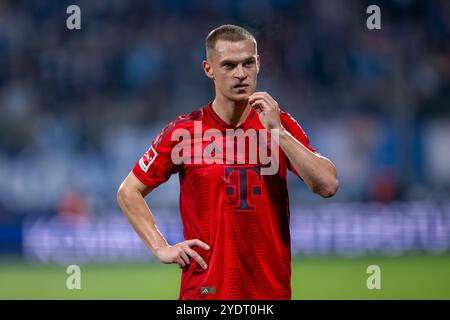 Bochum, Deutschland. Oktober 2024. Fußball: Bundesliga, VfL Bochum - Bayern München, Spieltag 8, Vonovia Ruhrstadion: Münchner Joshua Kimmich dankt den Fans. Quelle: David Inderlied/dpa/Alamy Live News Stockfoto