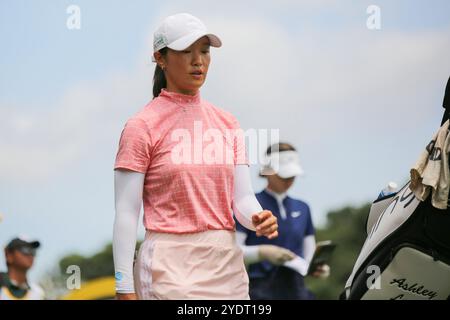 Kuala Lumpur, Malaysia. Oktober 2024. Ashley Lau aus Malaysia beim 13. Abschlag während der letzten Runde der Maybank Championship 2024 auf dem Kuala Lumpur Golf & Country Club Golfplatz. Quelle: SOPA Images Limited/Alamy Live News Stockfoto