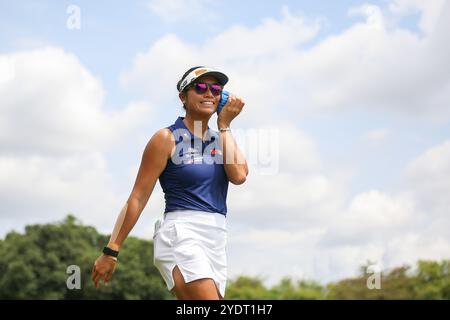 Kuala Lumpur, Malaysia. Oktober 2024. Bianca Pagdanganan wurde beim 13. Abschlag während der letzten Runde der Maybank Championship 2024 auf dem Kuala Lumpur Golf & Country Club Golfplatz gesehen. (Foto: Faris Hadziq/SOPA Images/SIPA USA) Credit: SIPA USA/Alamy Live News Stockfoto