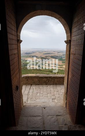 Schloss Loarre, romanische Burg und Abtei in der Nähe der gleichnamigen Stadt, Provinz Huesca in der autonomen Region Aragon in Spanien. Es ist einer von Stockfoto