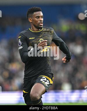 Nelson Semedo of Wolves während des Premier League-Spiels zwischen Brighton und Hove Albion und Wolverhampton Wanderers im American Express Stadium, Brighton, UK - 26. Oktober 2024. Foto Simon Dack / Teleobjektive. Nur redaktionelle Verwendung. Kein Merchandising. Für Football Images gelten Einschränkungen für FA und Premier League, inc. Keine Internet-/Mobilnutzung ohne FAPL-Lizenz. Weitere Informationen erhalten Sie bei Football Dataco Stockfoto