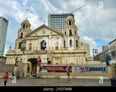 Manila, Philippinen. Oktober 2024. Die Quiapo-Kirche in Manila, wo die Statue des Schwarzen Nazareners aufbewahrt wird. Es gilt als eines der wichtigsten religiösen Objekte im philippinischen Christentum. Einmal im Jahr - im Januar - wird er in einer Mega-Prozession durch die Stadt gefahren. Vermerk: Carola Frentzen/dpa – AUFMERKSAMKEIT: Grafischer Inhalt (. Die endgültige Version wurde noch nicht fertiggestellt.)/dpa/Alamy Live News Stockfoto