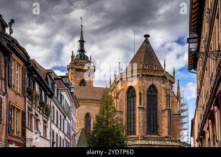 Colmar, Elsass, Frankreich - St.-Martin-Kirche von 1365, Wahrzeichen der Stadt, gotische Architektur. Stockfoto