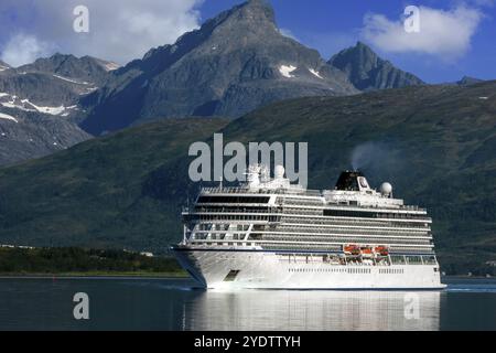 Kreuzfahrtschiff Viking Venus außerhalb des Ladens Blaamannen, Norwegen Tromso, Troms, Norwegen, Europa Stockfoto