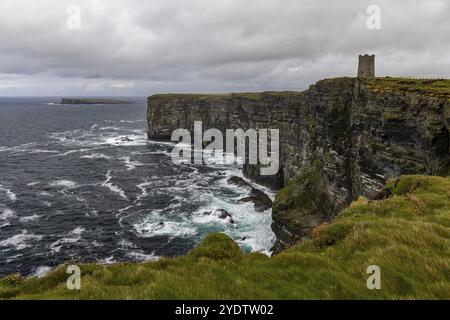 Kitchener Memorial, Gedenkturm für den Ersten Weltkrieg, zum Gedenken an den Untergang der HMS Hampshire, Festland Orkney, Schottland, Großbritannien Stockfoto