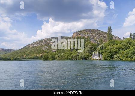 Roski Slap ist ein großer Wasserfall im Krka-Nationalpark, Kroatien, Europa Stockfoto