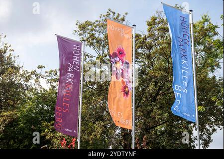 Stuttgart Baden Württemberg Deutschland 13. September 2024 Höhenpark Killesberg, Killesbergpark Banner fliegen vor dem Eingang. Gärten, garten, Stadt, Hohenpark, Hufenpark, parken Stockfoto