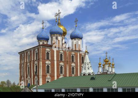 Die Himmelfahrt-Kathedrale des Rjasan-Kreml wurde in 1693-1699 Jahren von dem Architekten Yakov Buchvostau in Rjasan, Russland, Europa erbaut Stockfoto