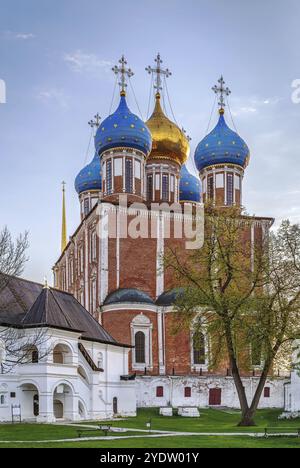 Die Himmelfahrt-Kathedrale des Rjasan-Kreml wurde in 1693-1699 Jahren von dem Architekten Yakov Buchvostau in Rjasan, Russland, Europa erbaut Stockfoto