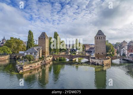 Blick auf die mittelalterliche Brücke Ponts Couverts vom Barrage Vauban in Straßburg, Frankreich, Europa Stockfoto