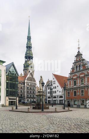 Rathausplatz in Riga mit Roland-Statue, Lettland, Europa Stockfoto