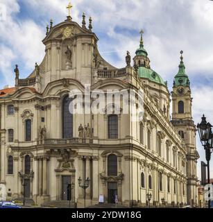 Die Nikolaikirche ist eine Barockkirche in der Kleinstadt Prag. Sie wurde zwischen 1704-1755 erbaut Stockfoto