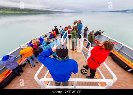 Gäste der Lindblad Expeditions Schiff National Geographic Sea Bird im Glacier Bay National Park, UNESCO, Südost-Alaska Stockfoto