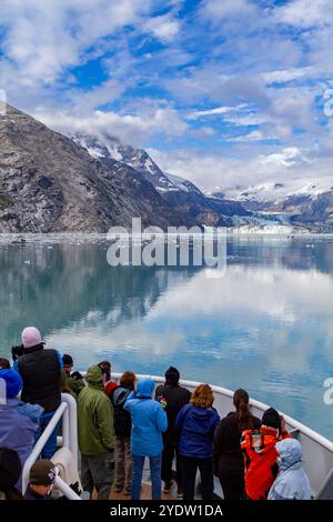 Gäste der Lindblad Expeditions Schiff National Geographic Sea Bird im Glacier Bay National Park, UNESCO, Südost-Alaska Stockfoto