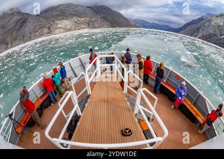 Gäste der Lindblad Expeditions Schiff National Geographic Sea Bird im Glacier Bay National Park, UNESCO, Südost-Alaska Stockfoto